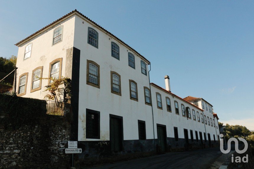 Ferme T14 à Vilarinho dos Freires de 1 424 m²