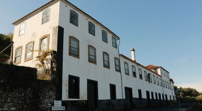 Ferme T14 à Vilarinho dos Freires de 1 424 m²