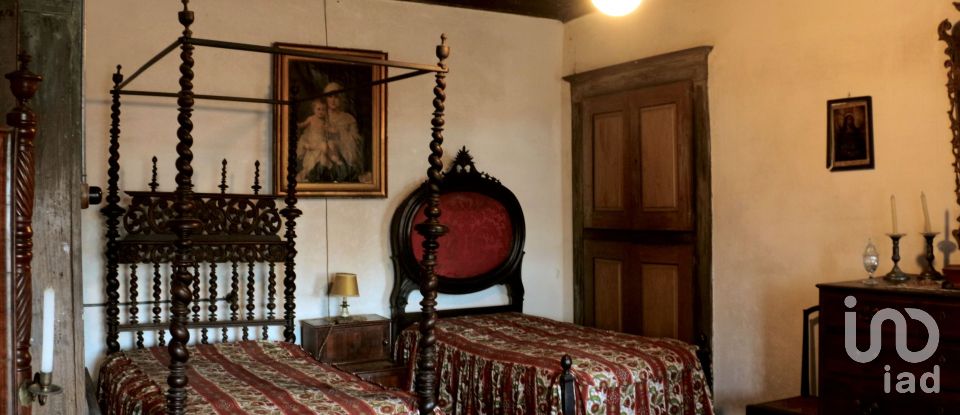 Ferme T14 à Vilarinho dos Freires de 1 424 m²