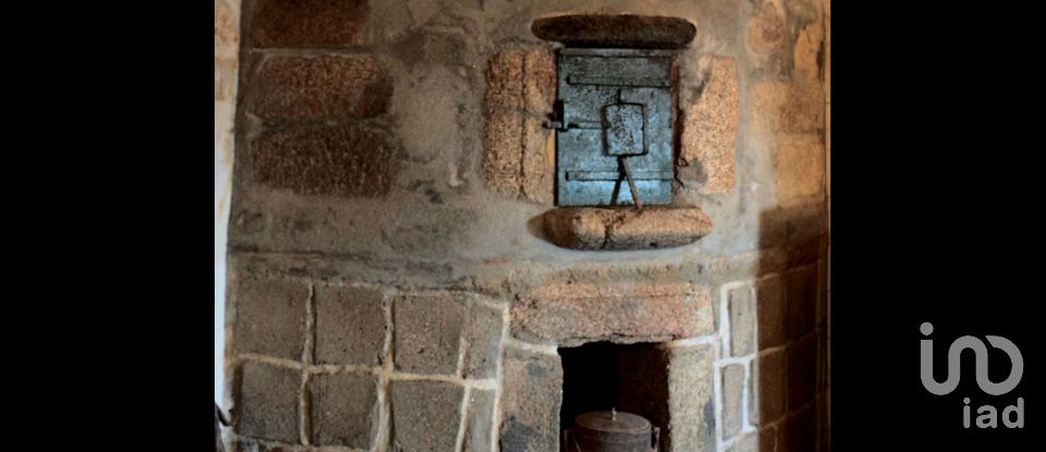 Ferme T14 à Vilarinho dos Freires de 1 424 m²