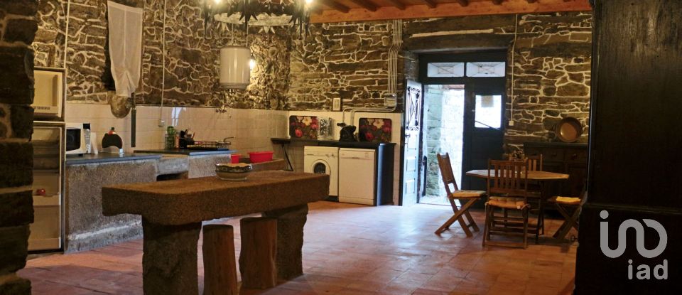 Ferme T14 à Vilarinho dos Freires de 1 424 m²