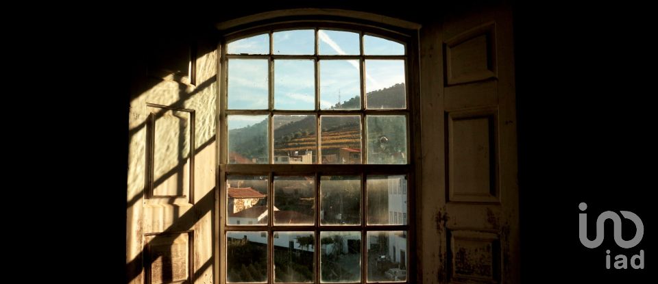 Ferme T14 à Vilarinho dos Freires de 1 424 m²