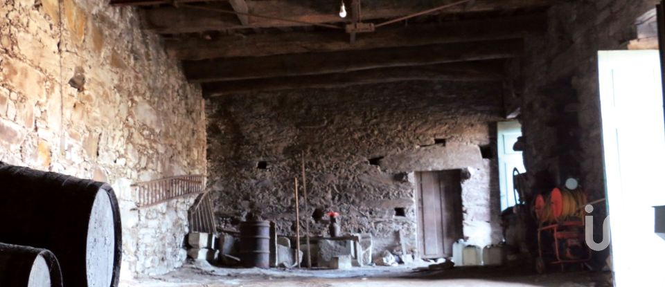 Ferme T14 à Vilarinho dos Freires de 1 424 m²