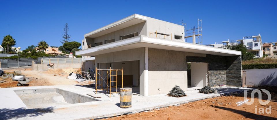 House T3 in Lagoa e Carvoeiro of 219 m²