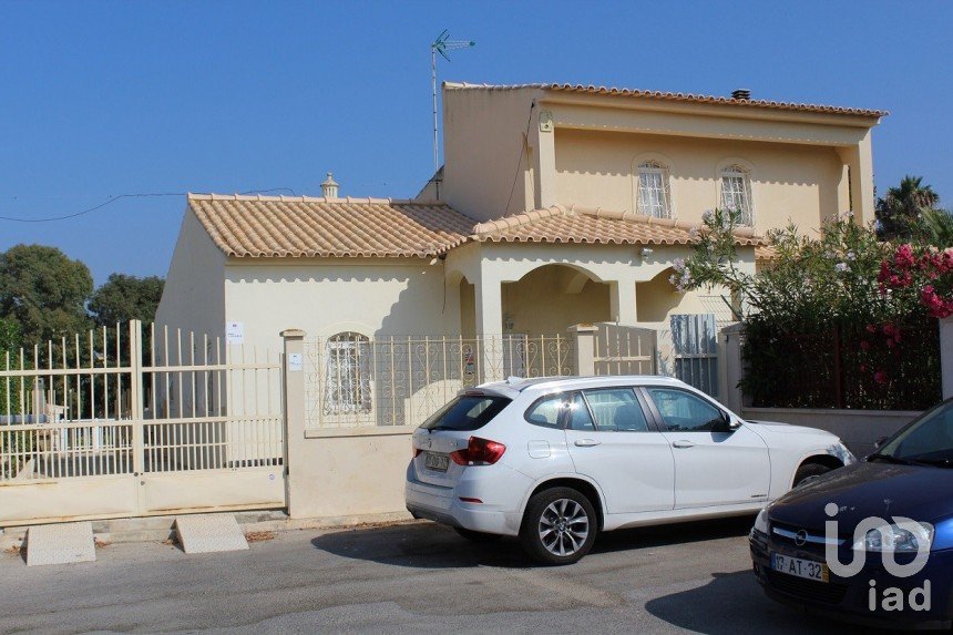 House T4 in Guia of 275 m²