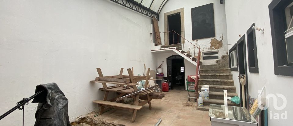 Building in Faro (Sé e São Pedro) of 350 m²