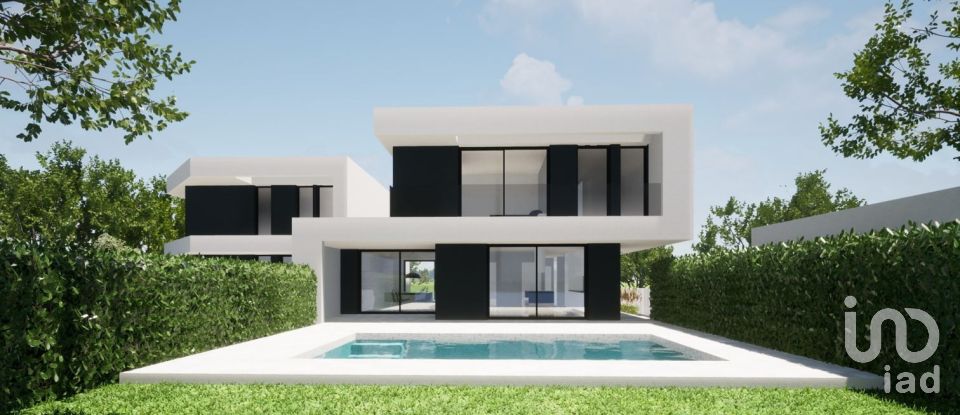 House T4 in Estômbar e Parchal of 170 m²