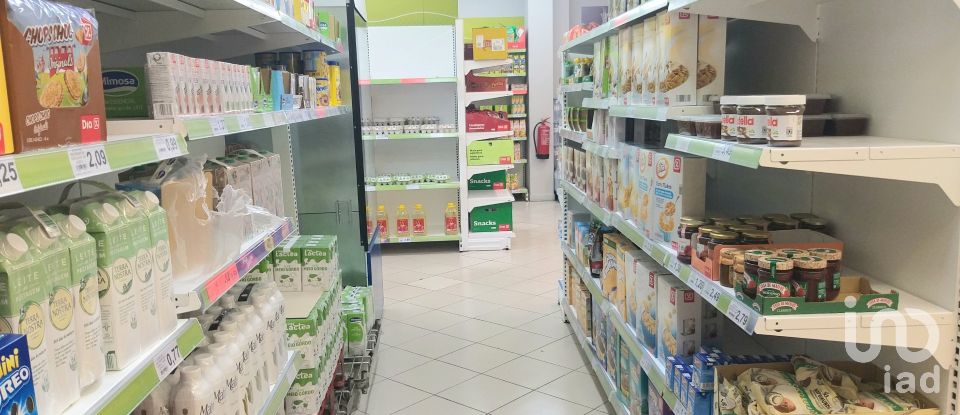 Shop / premises commercial in Faro (Sé e São Pedro) of 308 m²