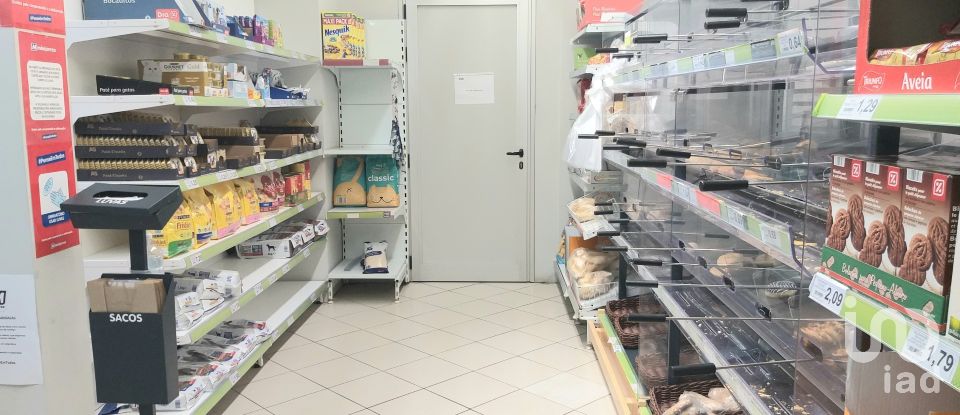 Shop / premises commercial in Faro (Sé e São Pedro) of 308 m²