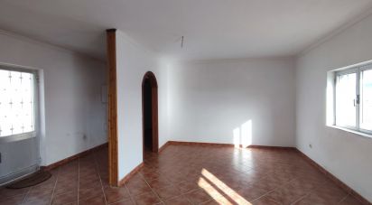 House T2 in Cambeses do Rio, Donões e Mourilhe of 158 m²