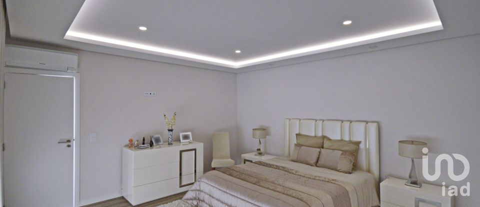 Moradia T4 em Corroios de 250 m²