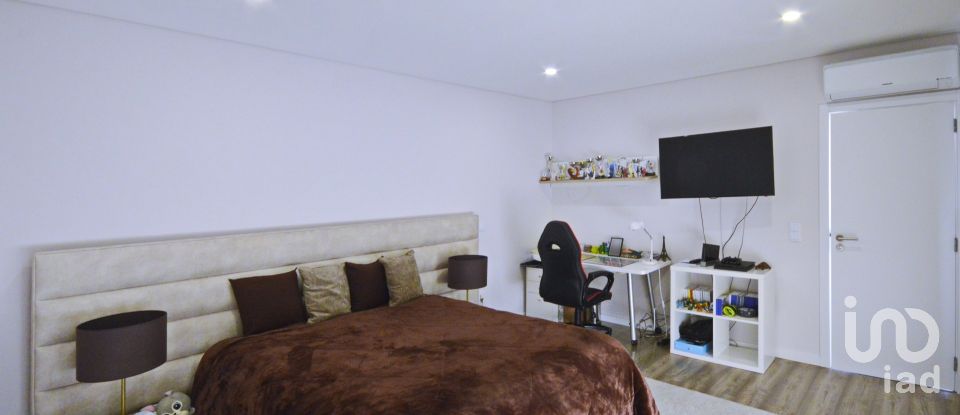 Moradia T4 em Corroios de 250 m²