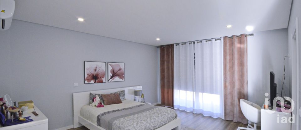 Moradia T4 em Corroios de 250 m²