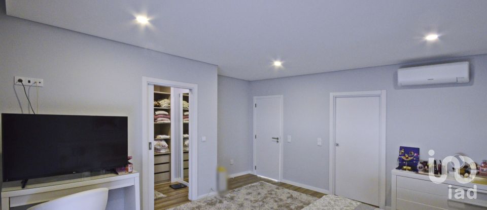 Moradia T4 em Corroios de 250 m²