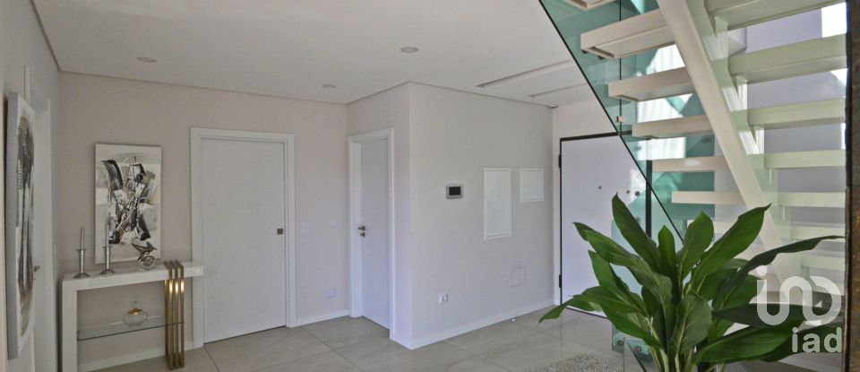 Moradia T4 em Corroios de 250 m²