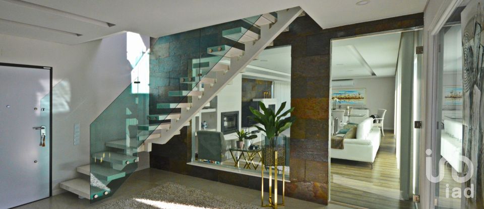 Moradia T4 em Corroios de 250 m²