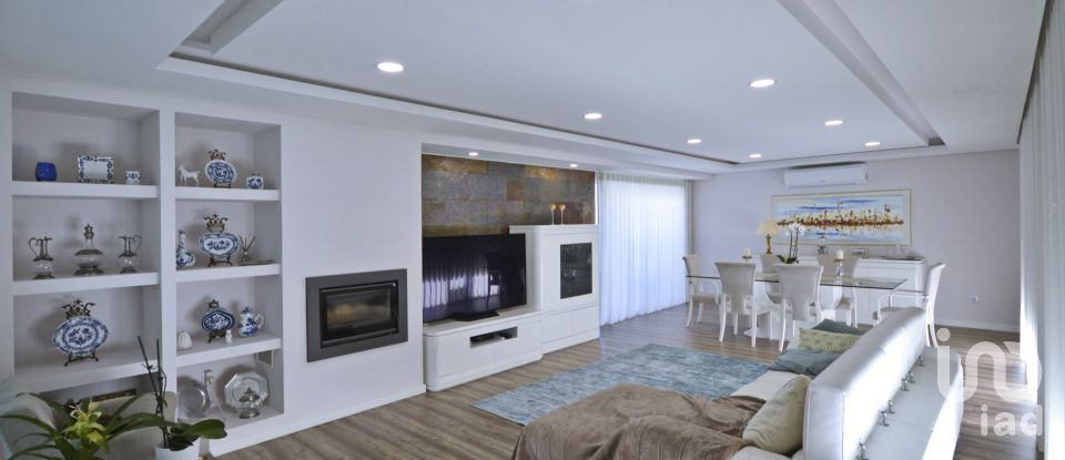 Moradia T4 em Corroios de 250 m²