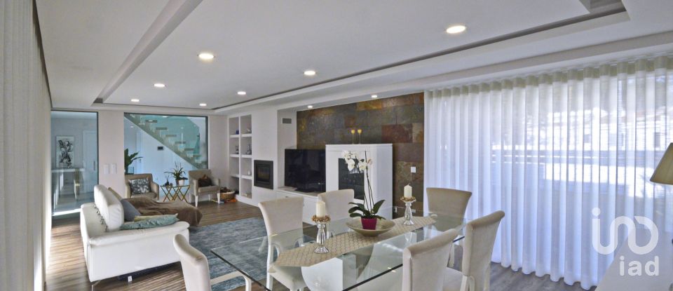 Moradia T4 em Corroios de 250 m²