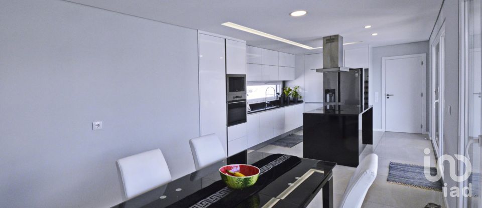 Moradia T4 em Corroios de 250 m²