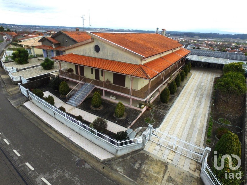 House T6 in Fermentelos of 320 m²