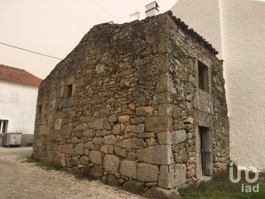 Maison de village T0 à Pega de 74 m²