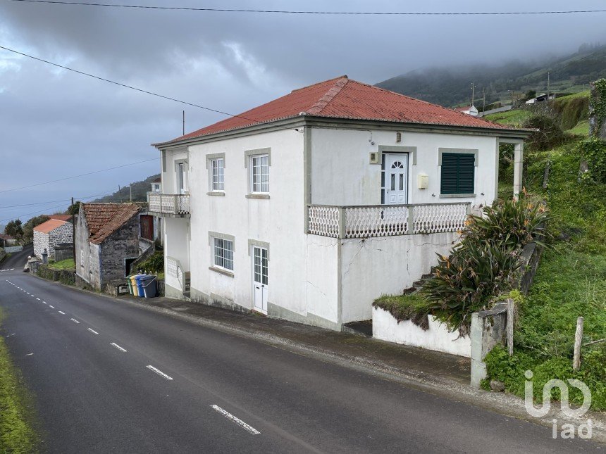 Maison T4 à Manadas (Santa Bárbara) de 192 m²