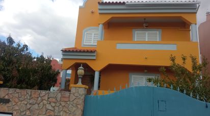 Maison T4 à Quarteira de 220 m²