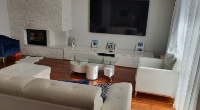 Maison T4 à Quarteira de 220 m²