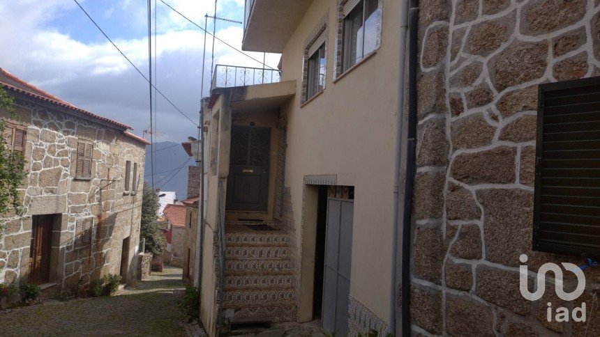 Casa de aldeia T3 em Aldeia Viçosa de 245 m²