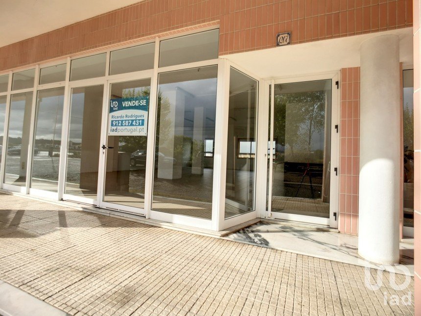 Shop / premises commercial in Válega of 125 m²