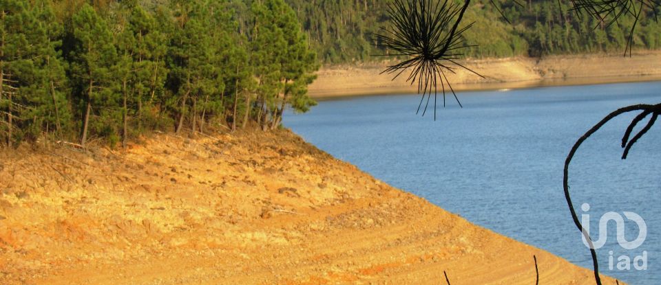 Terrain à bâtir à Serra e Junceira de 531 950 m²