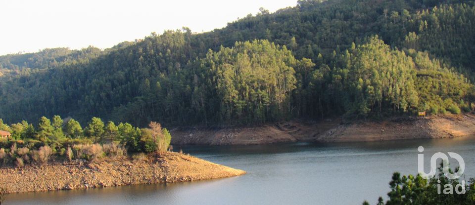 Terrain à bâtir à Serra e Junceira de 531 950 m²