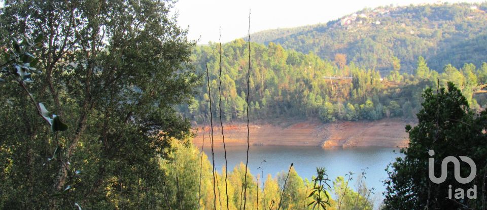 Terrain à bâtir à Serra e Junceira de 531 950 m²