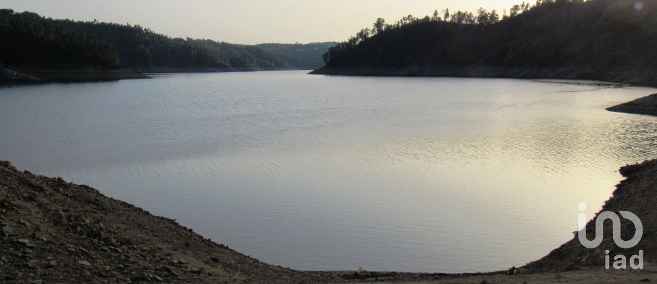 Terrain à bâtir à Serra e Junceira de 531 950 m²