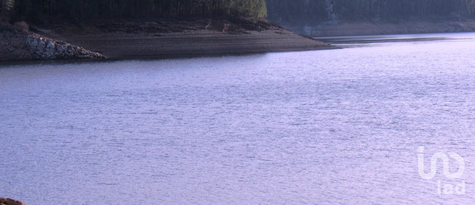 Terrain à bâtir à Serra e Junceira de 531 950 m²