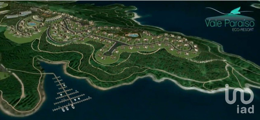 Terrain à bâtir à Serra e Junceira de 531 950 m²
