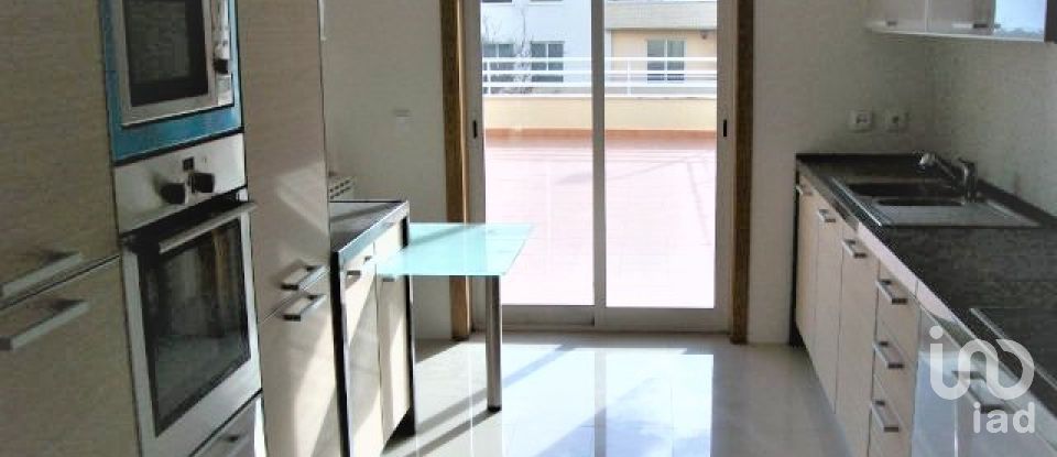 Apartment T3 in Algés, Linda-a-Velha e Cruz Quebrada-Dafundo of 289 m²