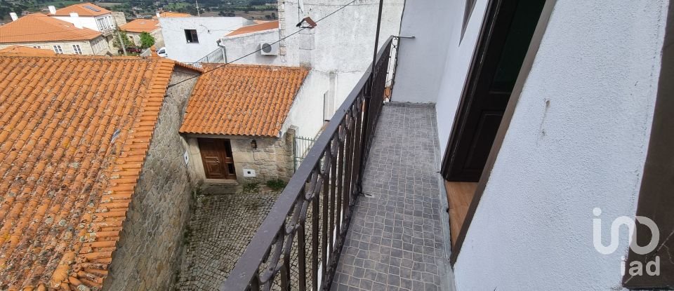 Casa tradicional T2 em Celorico (São Pedro e Santa Maria) e Vila Boa do Mondego de 178 m²