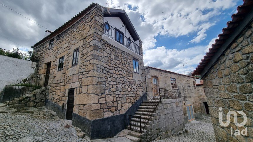 Casa tradicional T2 em Celorico (São Pedro e Santa Maria) e Vila Boa do Mondego de 178 m²