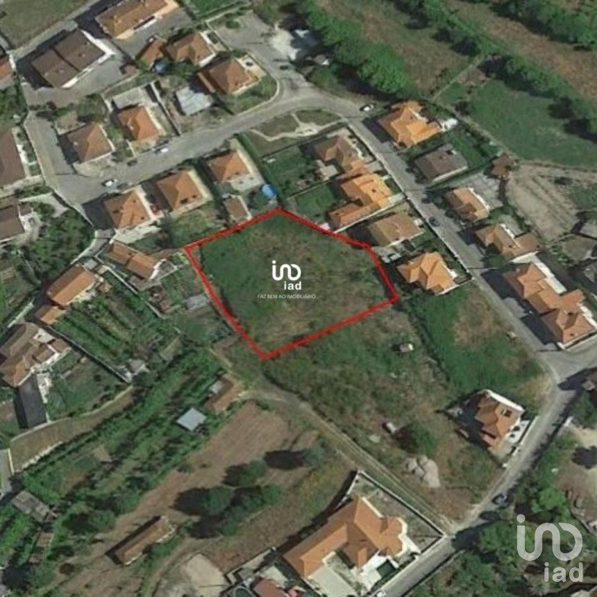 Terrain à Vila meã de 2 360 m²