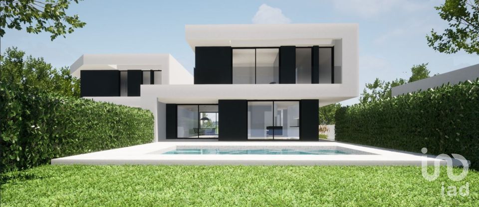 House T4 in Estômbar e Parchal of 220 m²