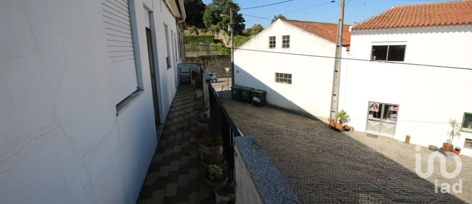 Bâtiment à Celorico (São Pedro e Santa Maria) e Vila Boa do Mondego de 334 m²
