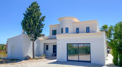 House T4 in Lagoa e Carvoeiro of 299 m²