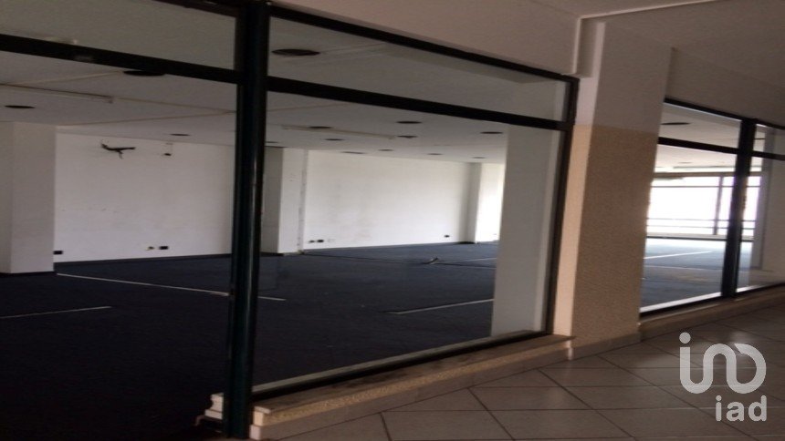 Murs commerciaux à Santo António dos Olivais de 90 m²