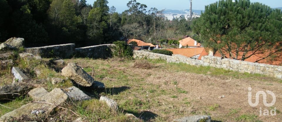 Terrain à Geraz Do Lima (Santa Maria, Santa Leocádia E Moreira) E Deão de 2 121 m²