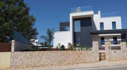 House T4 in Ferragudo of 228 m²