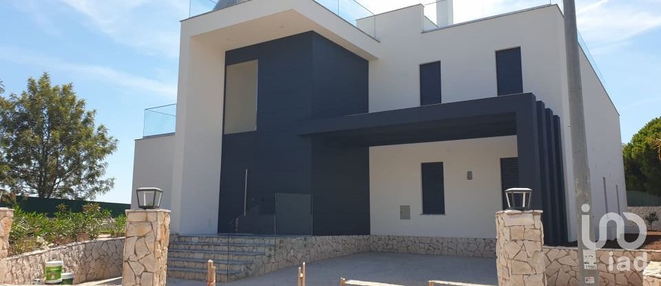 House T4 in Ferragudo of 228 m²