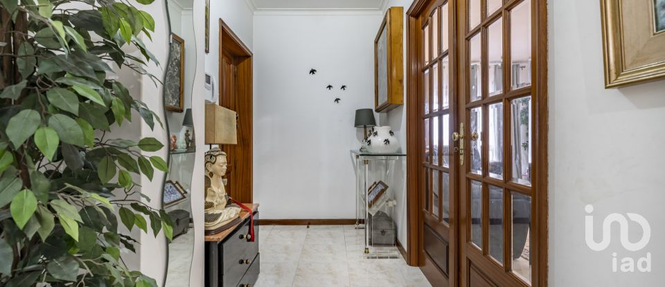 Apartment T3 in São Mamede de Infesta e Senhora da Hora of 142 m²