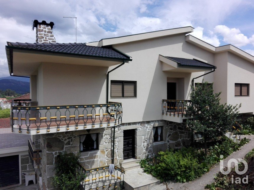 House T6 in Arnóia of 397 m²