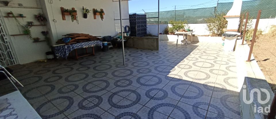 House T3 in Quelfes of 145 m²